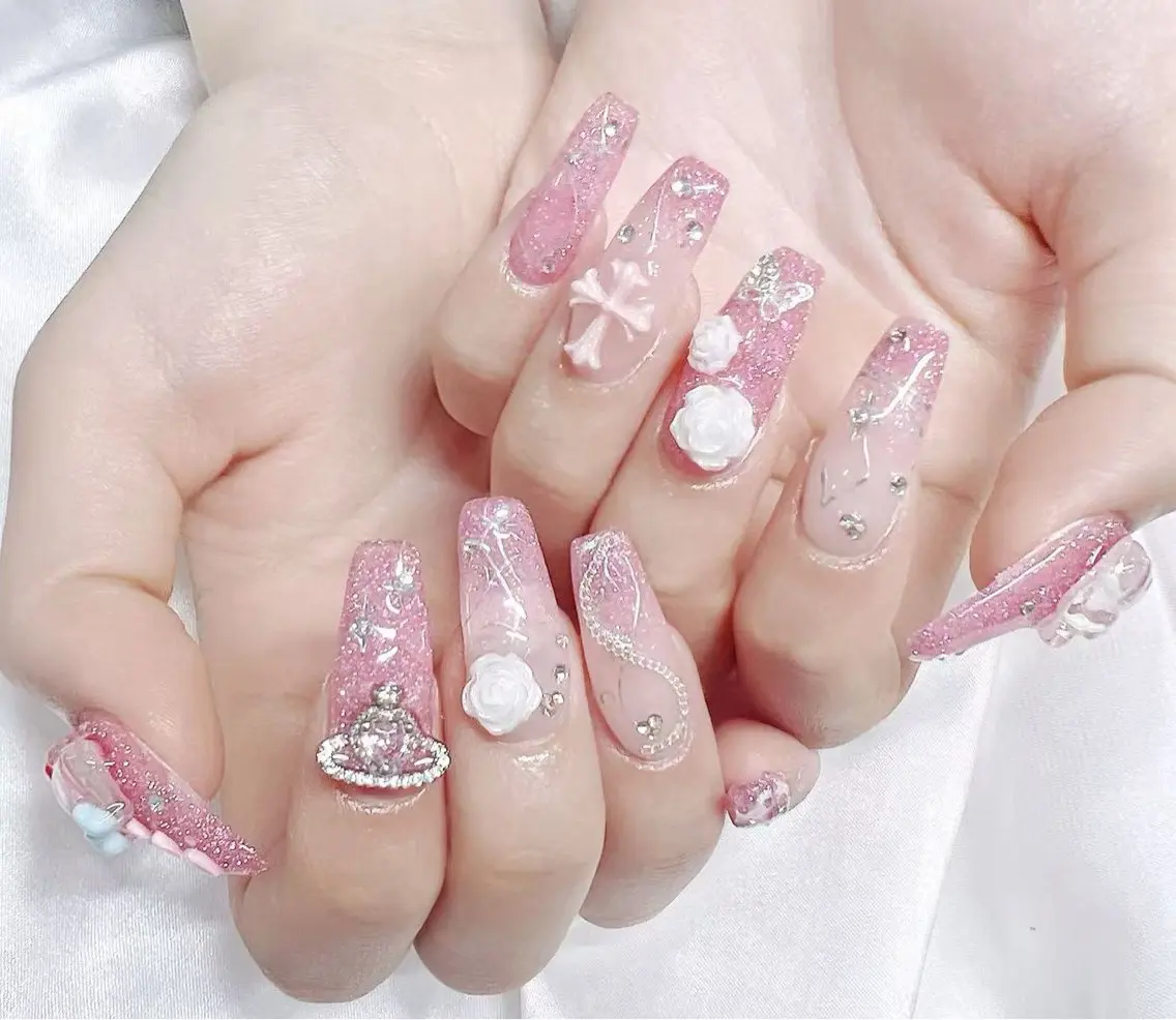 ネイル CeCeまつげパーマ マツエク❣️パリエクのネイルデザイン