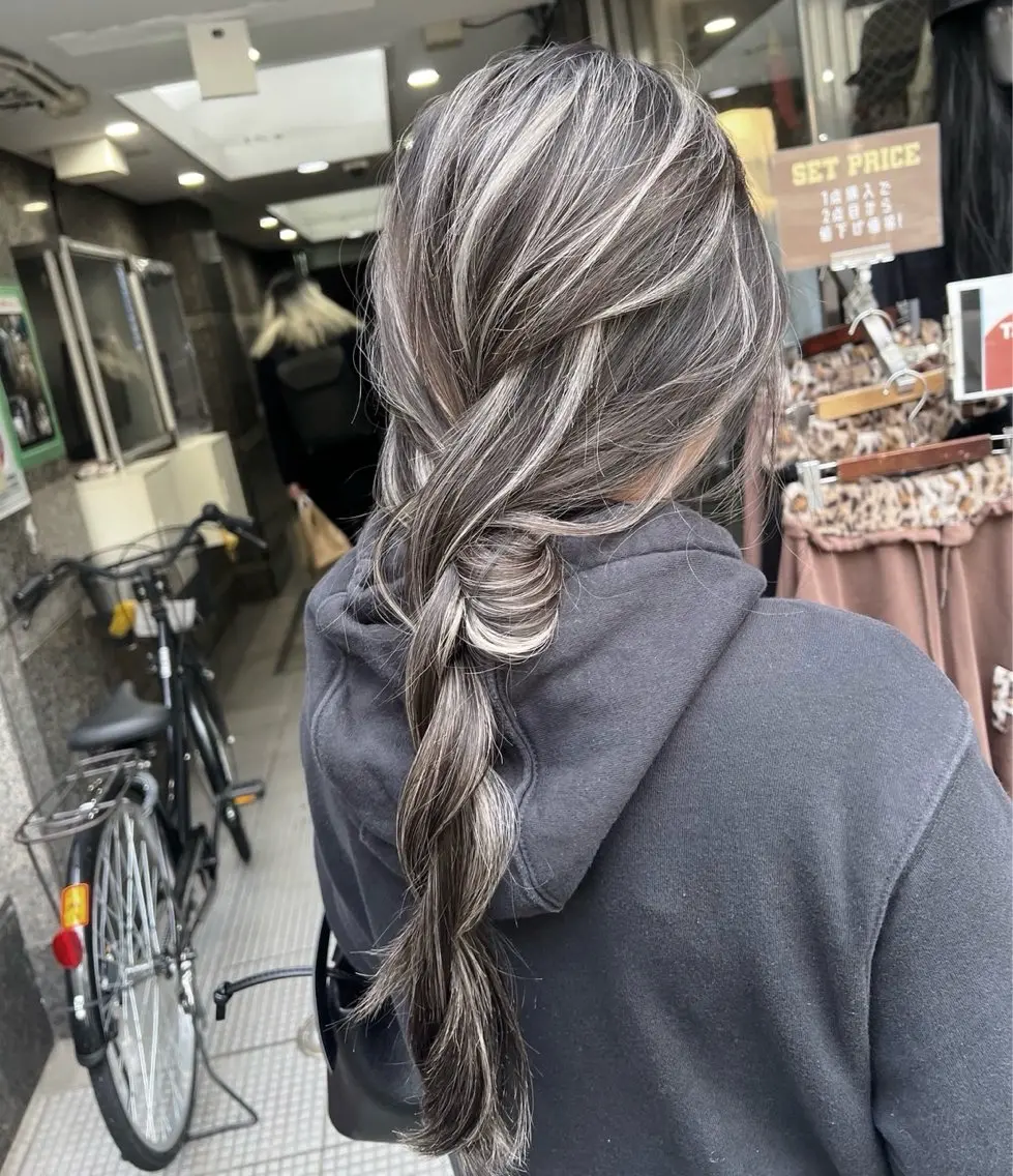ロング カラー ヘアアレンジ ダークグレー ダークグレージュ グレージュ ハイライトカラー ハイライト 指名数No.1 /NAOYAのヘアスタイル