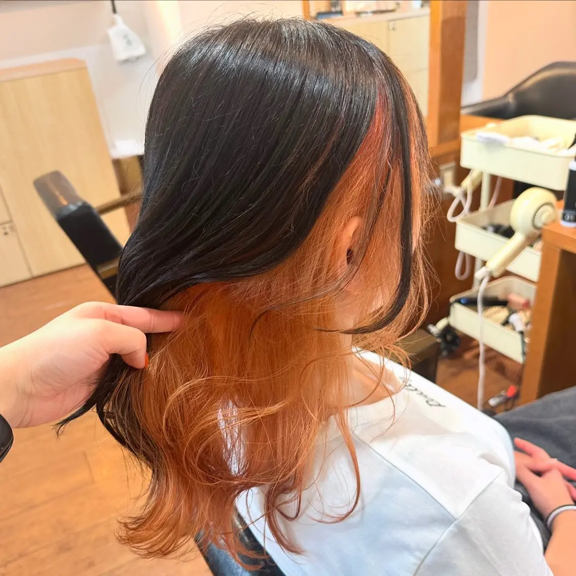 ロング カラー インナーカラー オレンジ BRANCHÉ小牧/ 西尾 美月のヘアスタイル