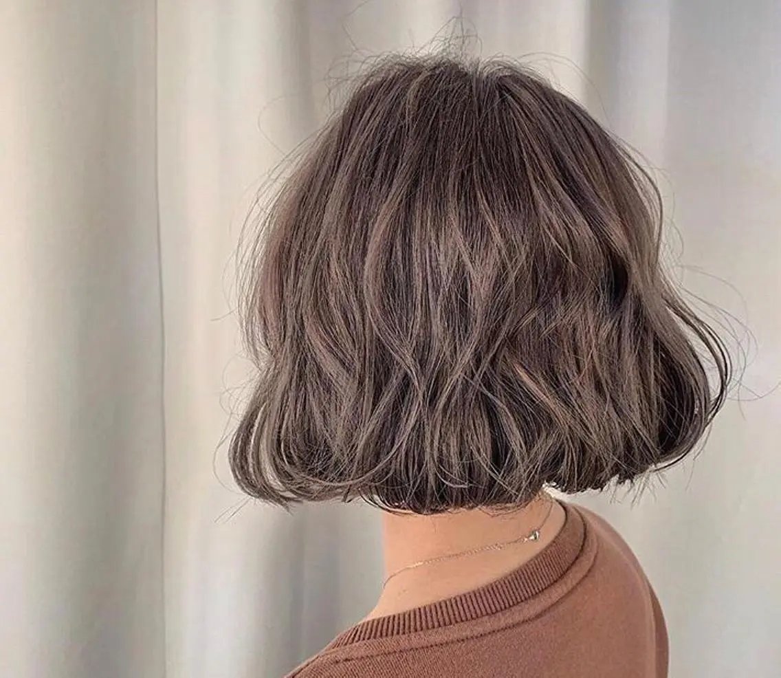 ショート カラー ベージュカラー ハイライトカラー ラベンダーカラー ラベンダーベージュ ハイライト ヘアカラー トリートメント ケア剤オタク×海外 ヘア長谷川裕起のヘアスタイル