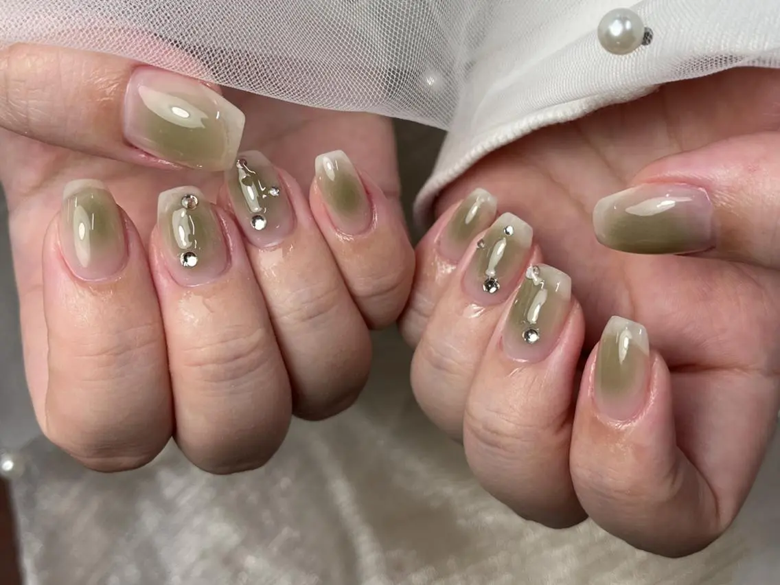 ネイル アートネイル ニュアンスネイル シンプルネイル ハンドネイル ToliyDeliy ネイルサロンのネイルデザイン