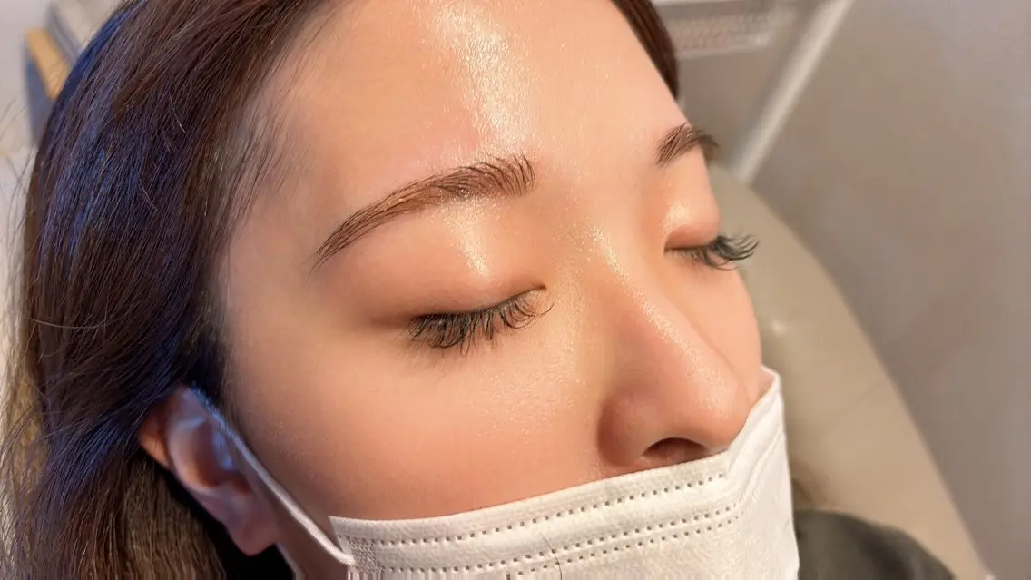 アイブロウ 眉毛ワックス脱毛 happiness nailのネイルデザイン