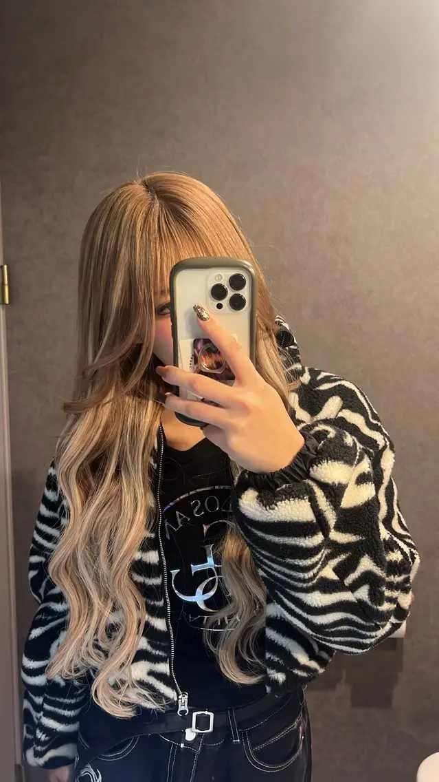 ロング 野村 希汐のヘアスタイル