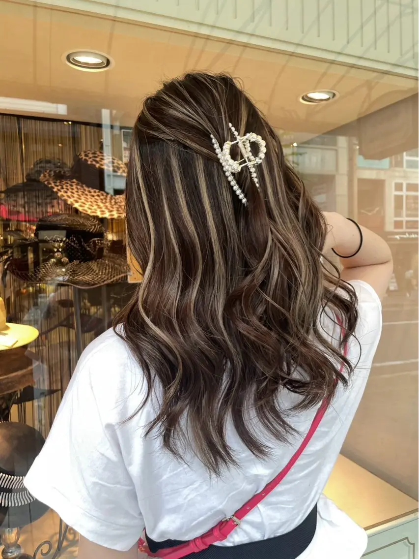 ロング カラー ハイライトカラー ハイライト ヘアカラー トリートメント 💎夏葵 ハイライト /デザイン指名No1のヘアスタイル