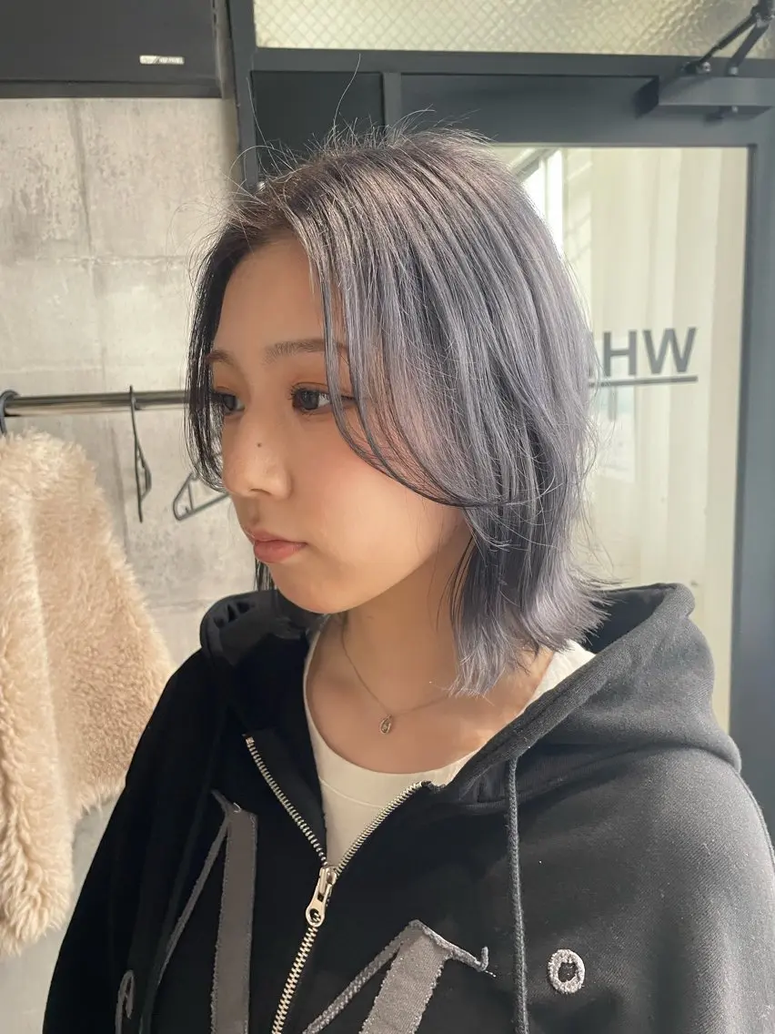 ミディアム アッシュ ヘアカラー トリートメント _WHITE 佐伯 碧のヘアスタイル
