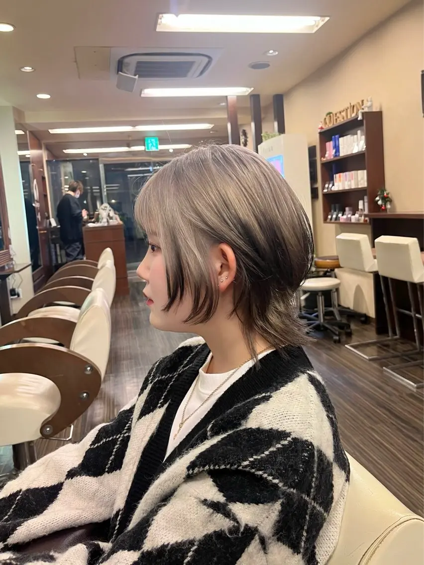 ショート カラー シルバー 韓国レイヤー ☁️🫧森ハリス誠一のヘアスタイル