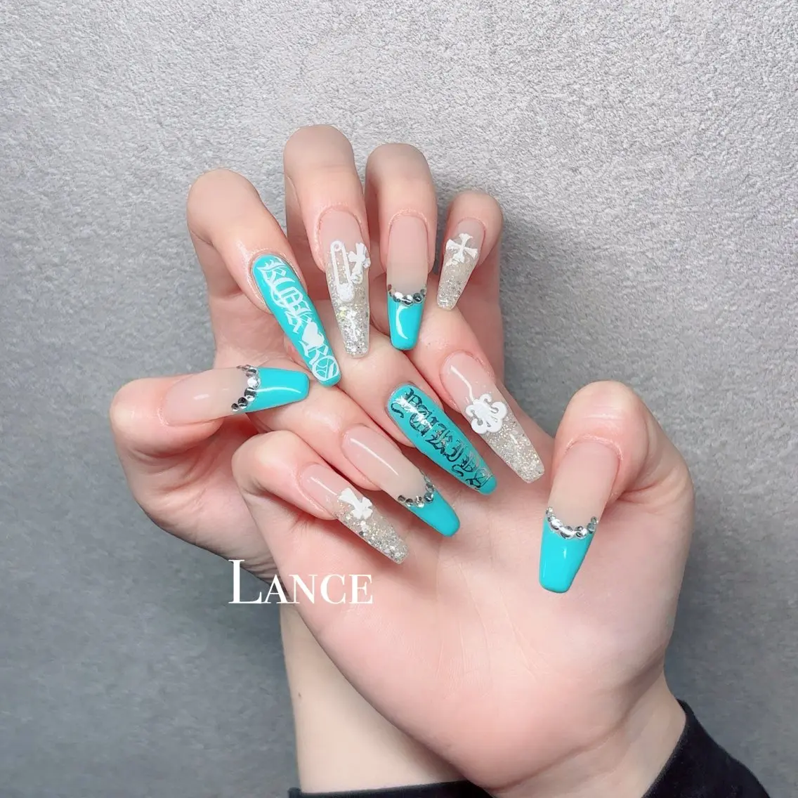 ネイル オーロラネイル フットネイル 氷ネイル・うるうるネイル キラキラネイル 韓国ネイル ハンドネイル Lance nailのネイルデザイン