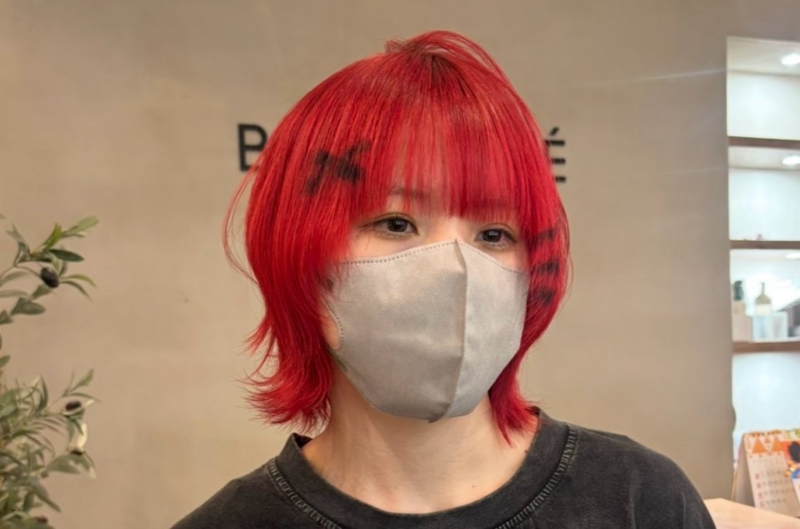 ショート カラー 黒髪 ダブルカラー レッドカラー カット ヘアカラー runaレイヤー 垢抜けヘアのヘアスタイル
