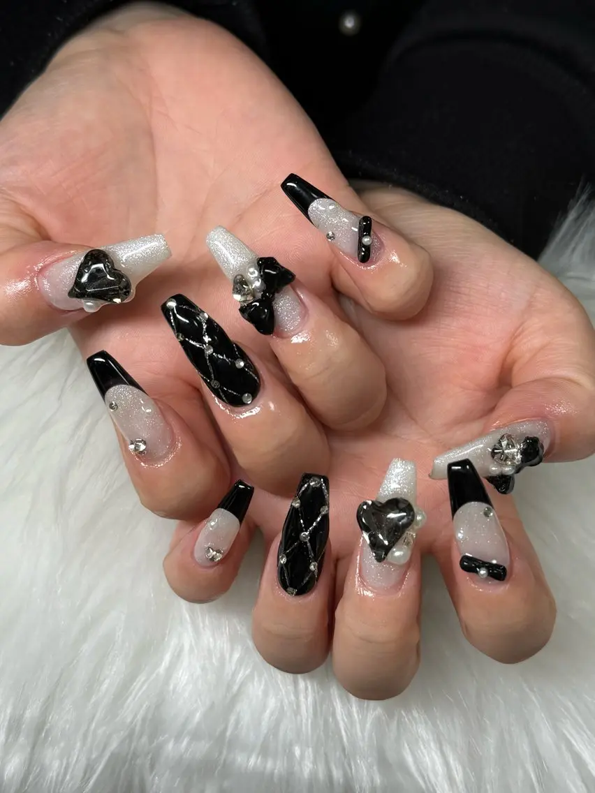 ネイル フレンチネイル ジェルネイル ガラスフレンチ ハロウィン ハート H.baby Nail Salonのネイルデザイン