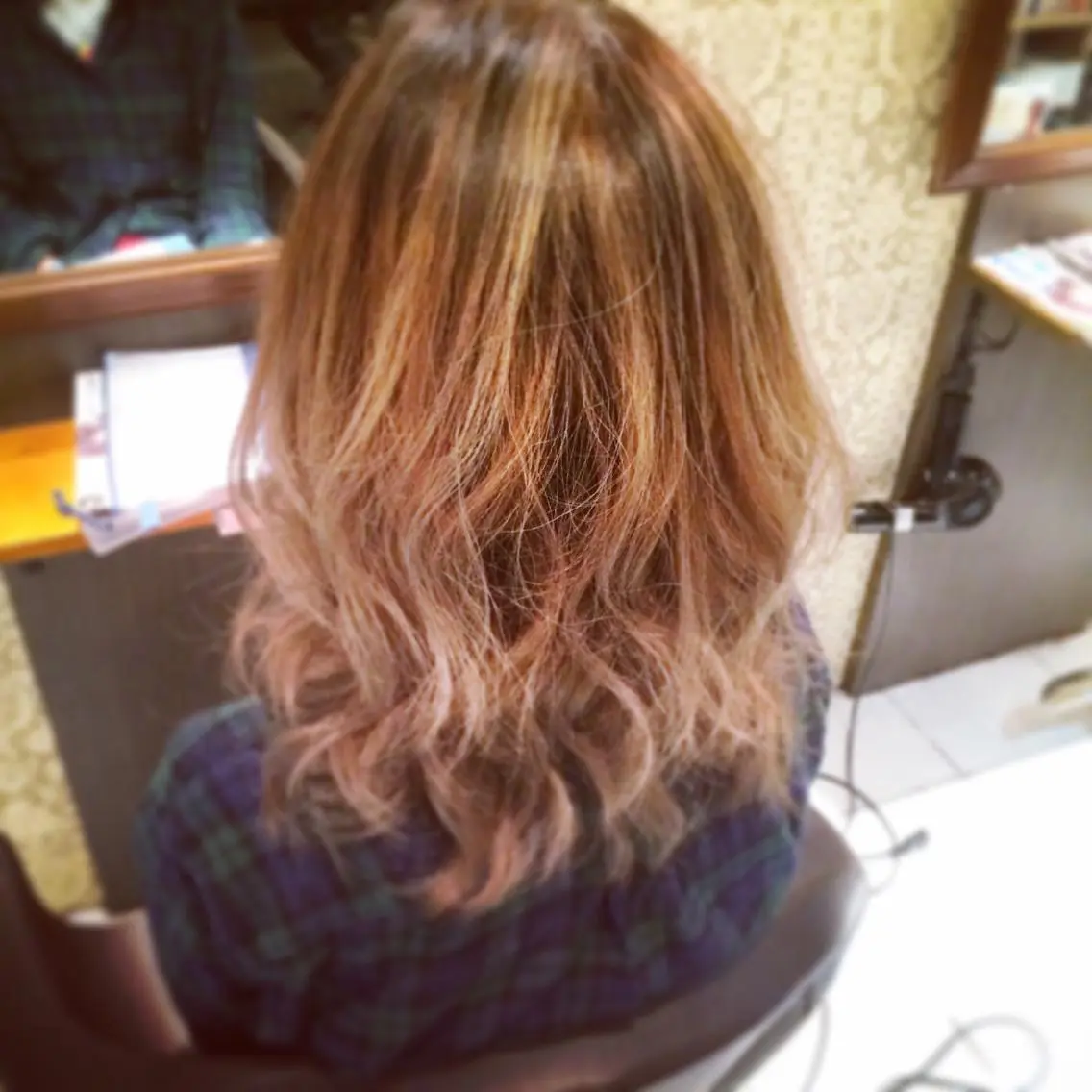 ミディアム セミロング カラー パーマ バレイヤージュ レイヤーカット kazufumi ..のヘアスタイル