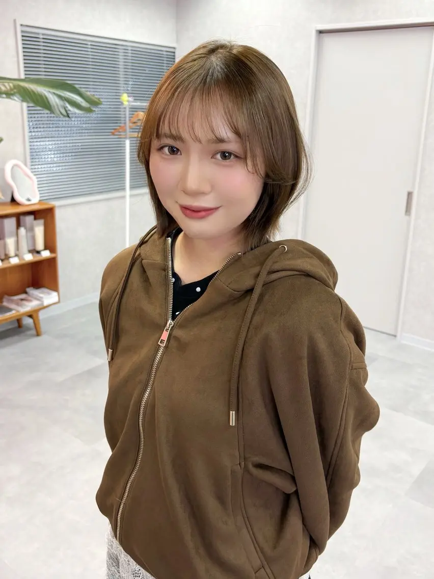カラー ベージュカラー ヘーゼル Hz/ヘルツ SHIHOのヘアスタイル