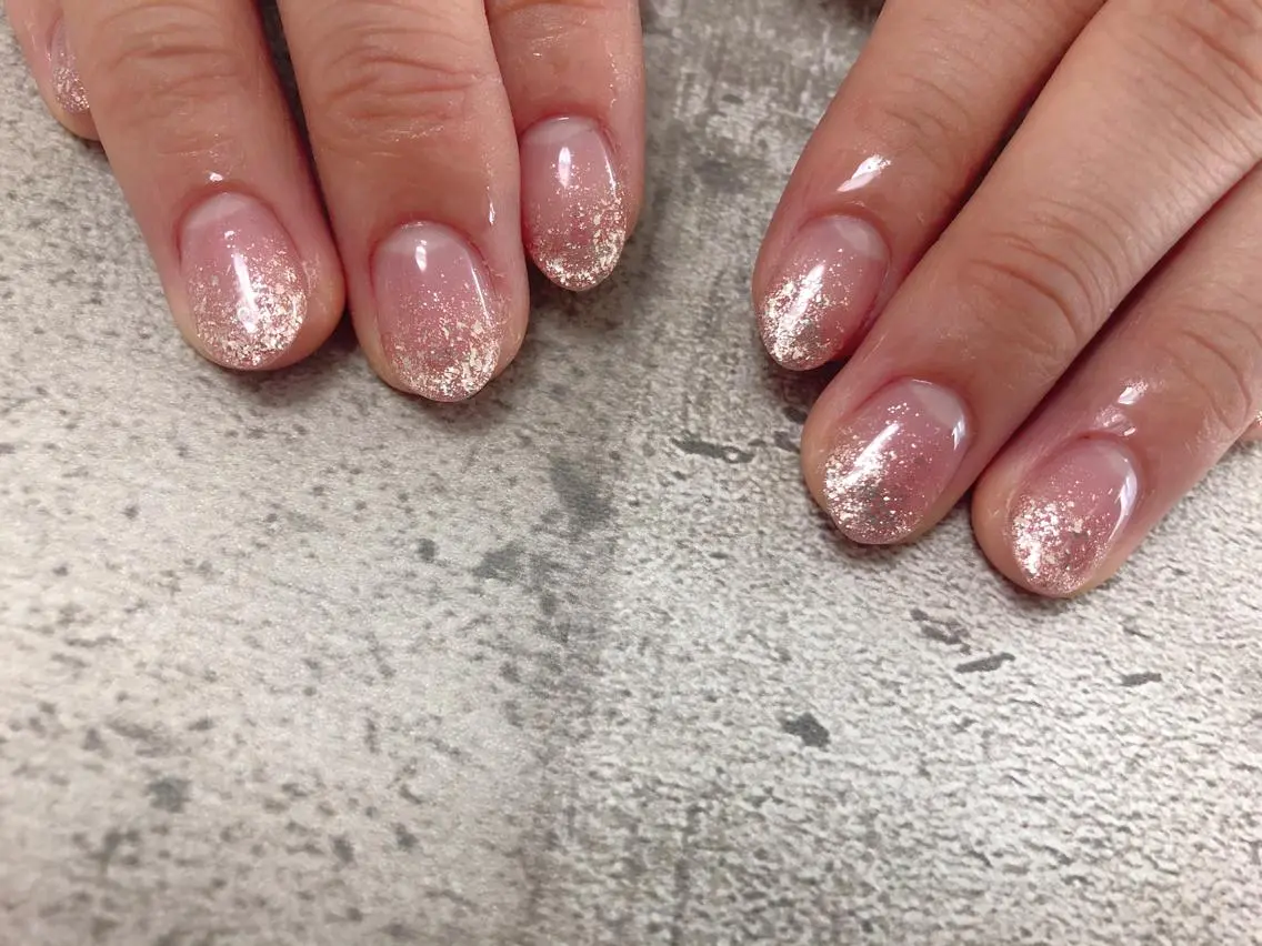 ネイル グラデーション キラキラネイル ラメ(グリッター) ラメグラデーション mogunail &blowのネイルデザイン