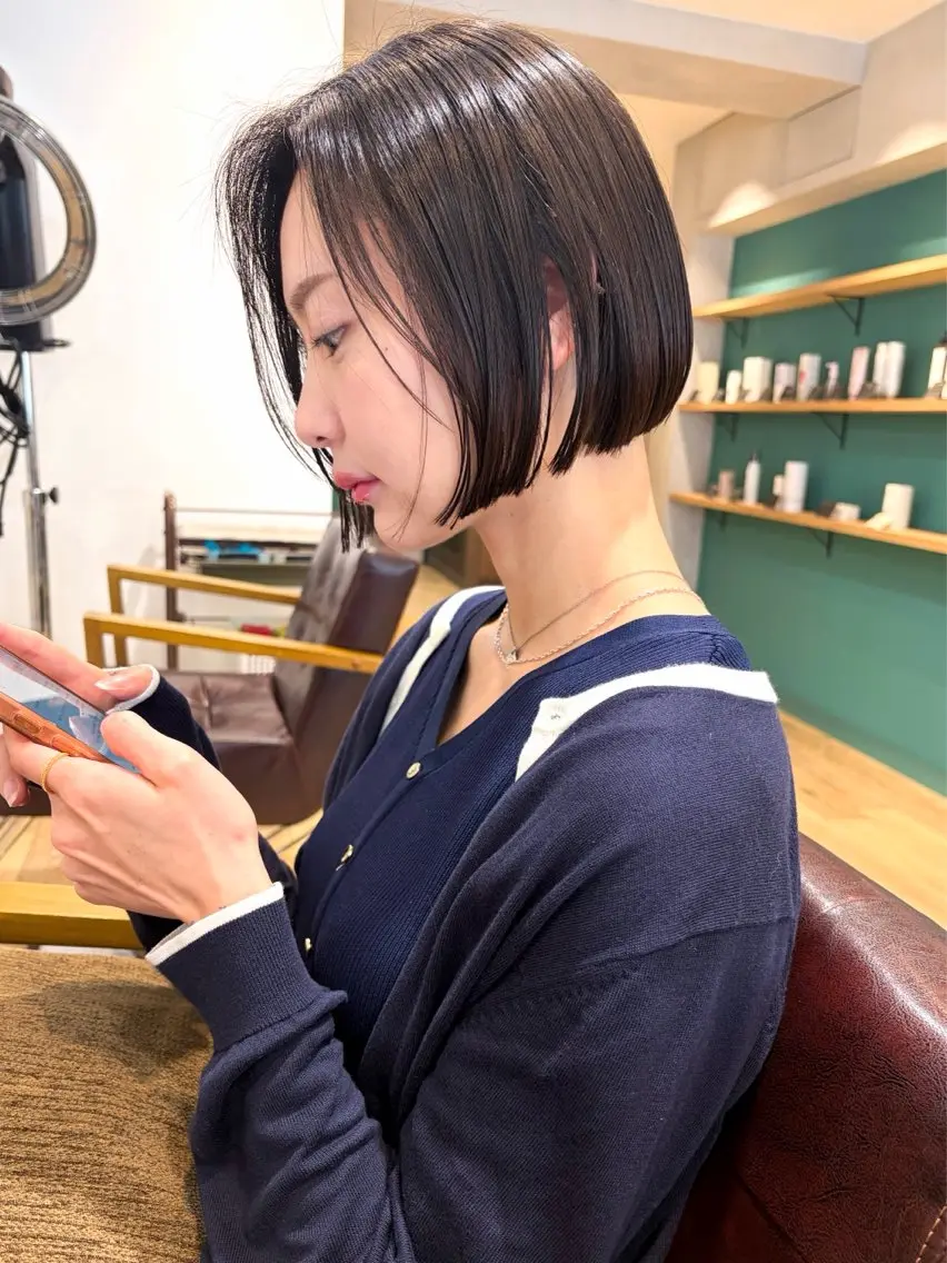 ショート カラー カット 縮毛矯正 地毛風ストレート ミニボブ🌷江梨🍎のヘアスタイル