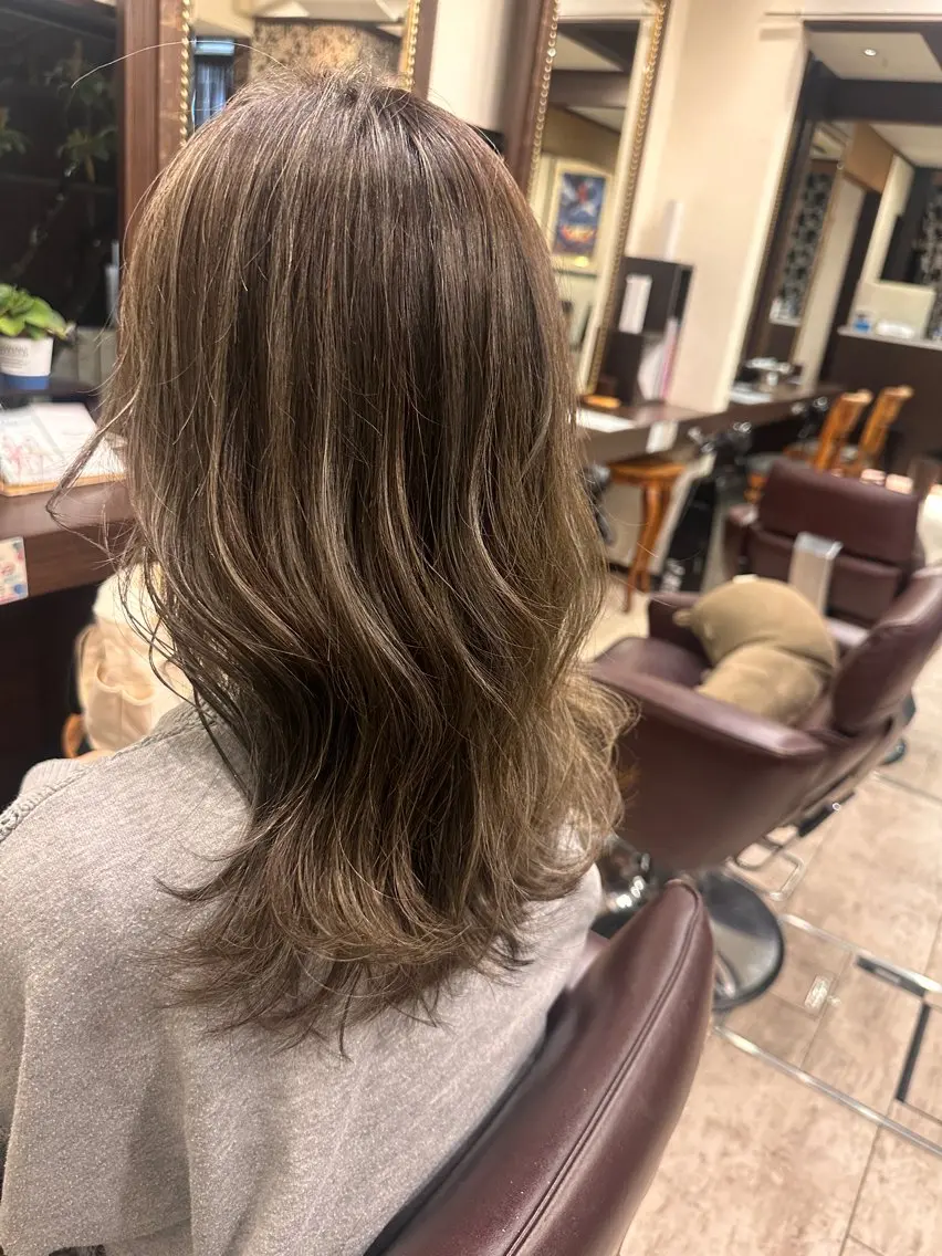 セミロング カラー 綿貫 結香のヘアスタイル