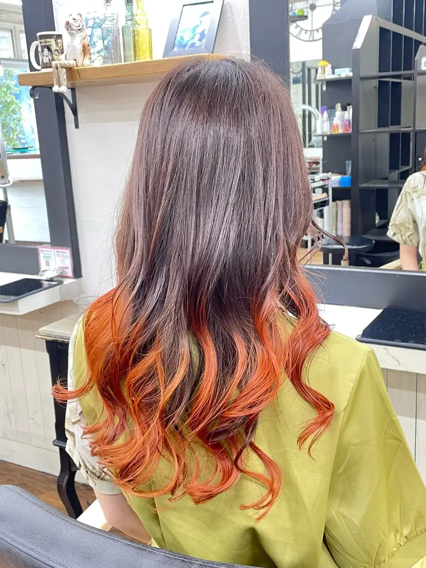 ロング カラー ブリーチ グラデーションカラー オレンジ 青木 優歩のヘアスタイル