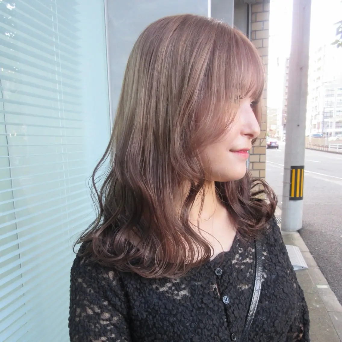 セミロング カラー ベージュカラー ブラウンカラー デザインカラー qpula misuzuのヘアスタイル
