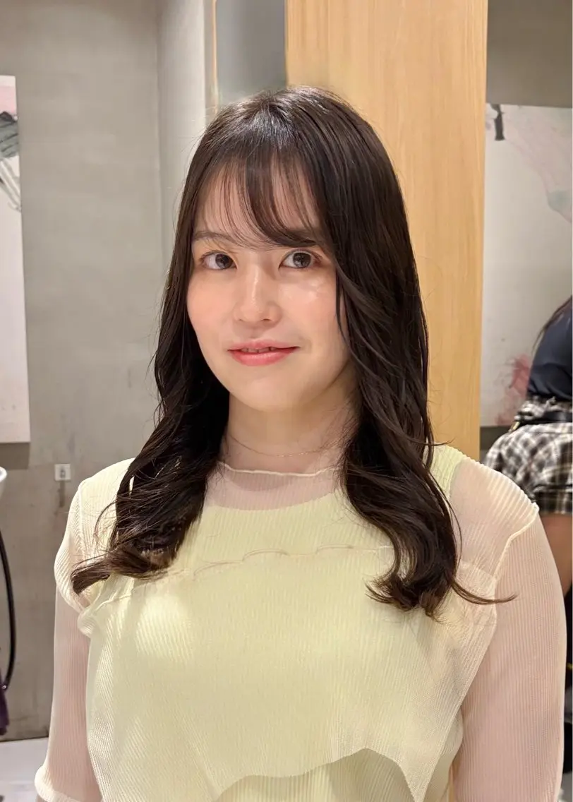 セミロング パーマ カット パーマ 荒木 依莉亜のヘアスタイル
