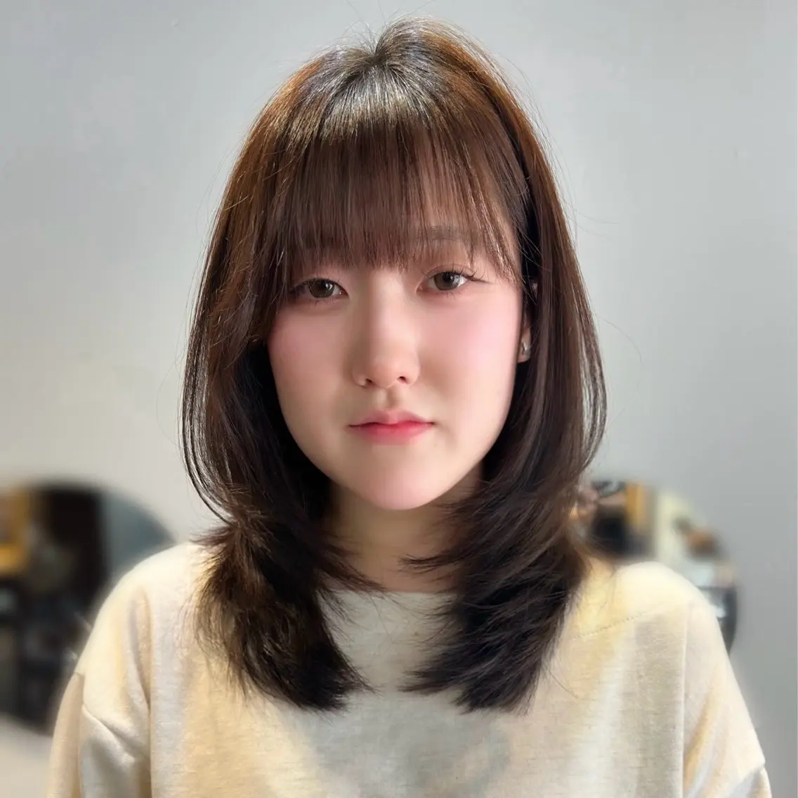 ミディアム カラー ヘアアレンジ ベージュカラー ブラウンカラー ヘーゼル 顔まわりレイヤー 顔周りカット レイヤーカット×髪質 改善🇰🇷シオリのヘアスタイル