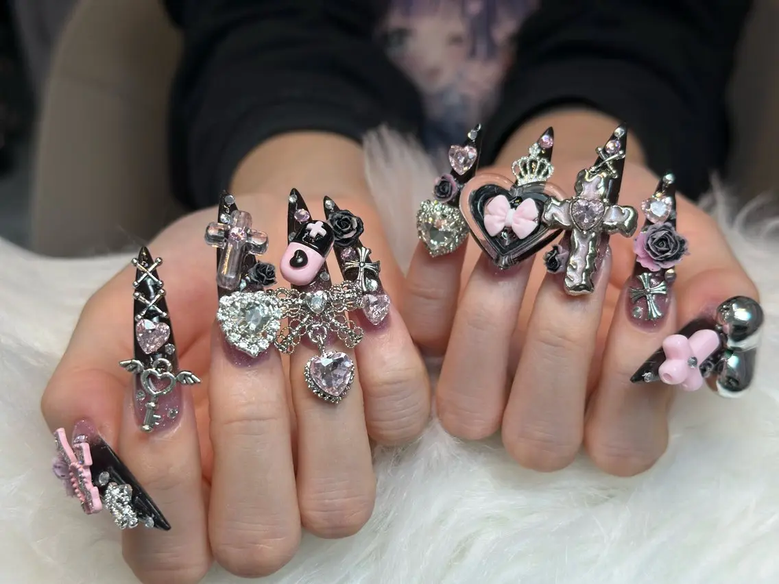ネイル チークネイル ドット フレンチネイル グラデーション 韓国ネイル ハンドネイル Lisa Nail Salonのネイルデザイン