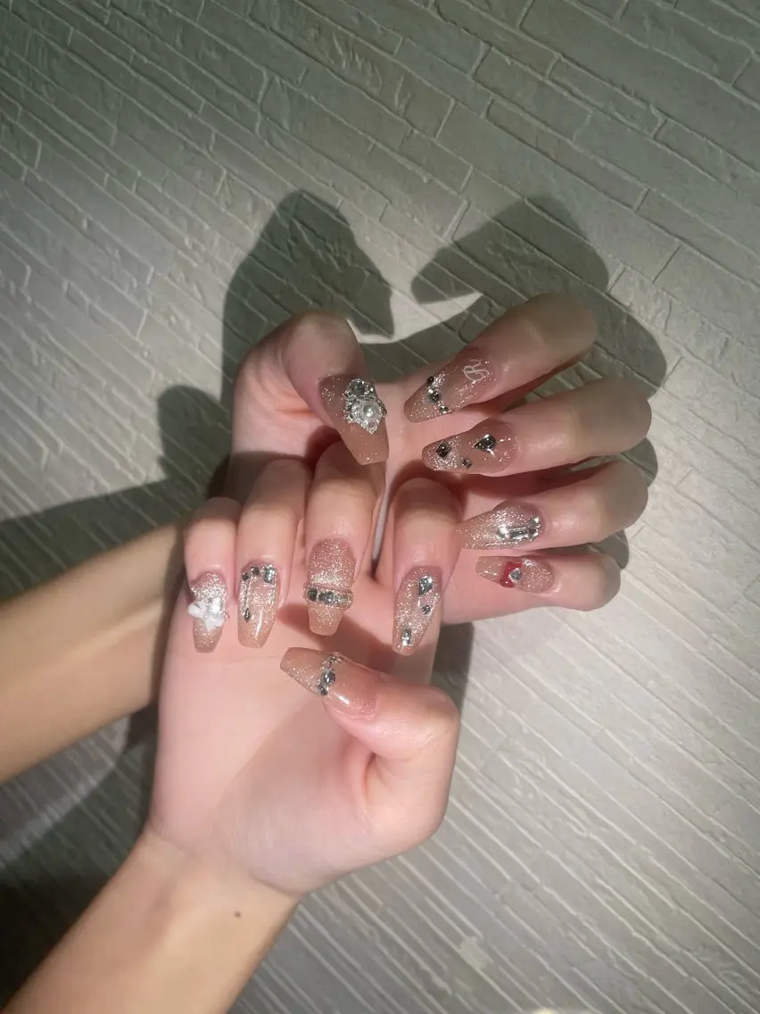 ネイル フラッシュネイル フラッシュマグ ラメ(グリッター) マグネットネイル ワンホンネイル salon luge あめ🍬のネイルデザイン
