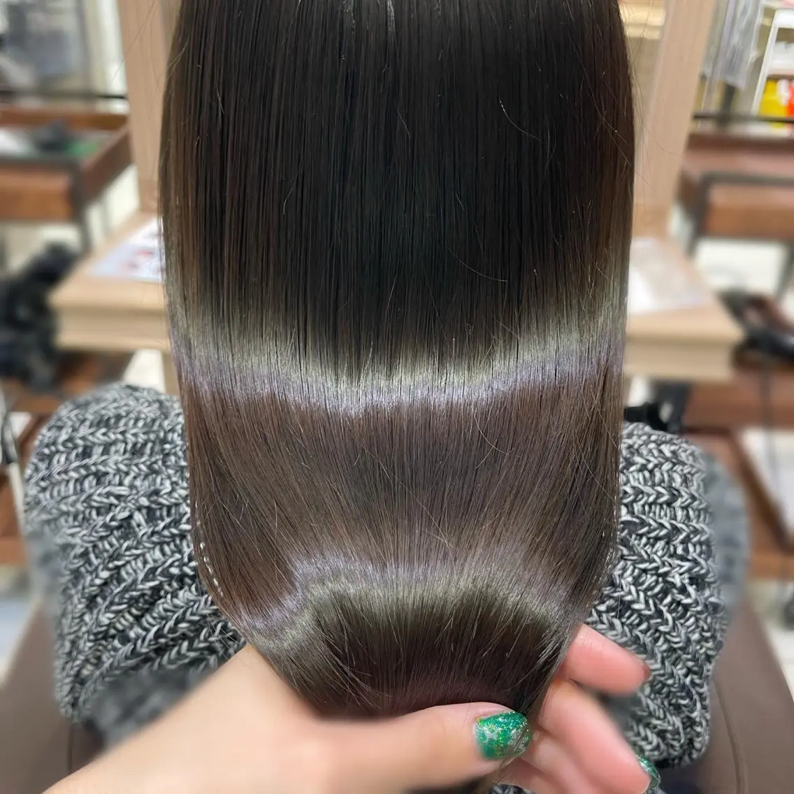セミロング 髪質改善 艶カラー みゆう🎀のヘアスタイル