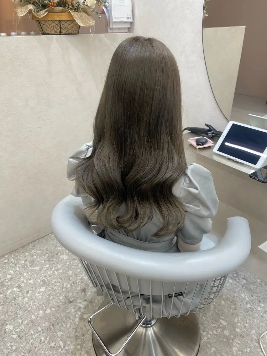 ロング カラー ブリーチ ケアブリーチ ダブルカラー グレージュ 新宿/韓国ヘア 中明度カラー/かやのヘアスタイル