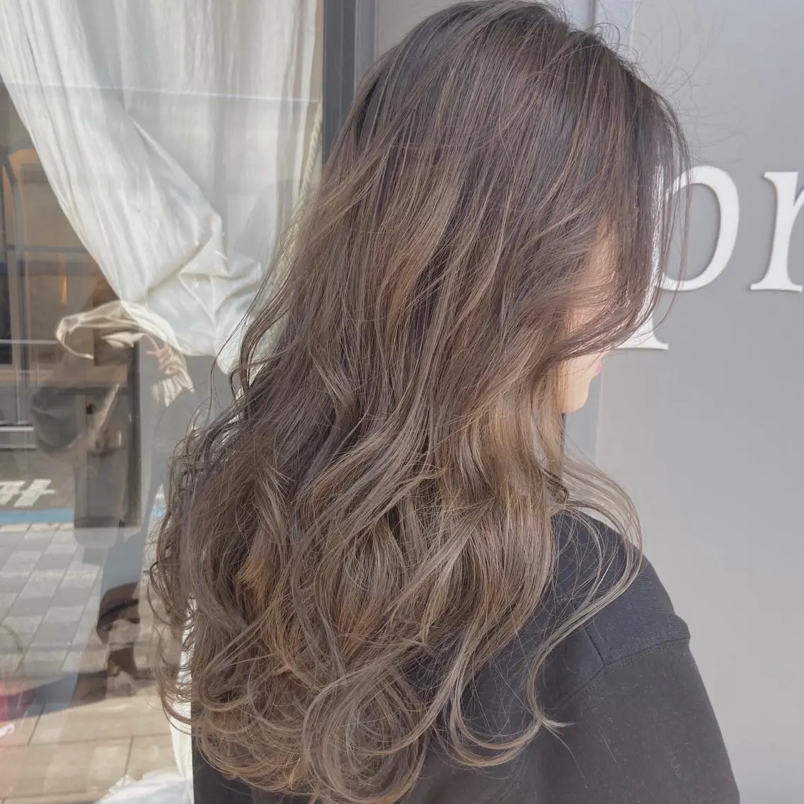 セミロング レイヤーカット 峯 志帆のヘアスタイル