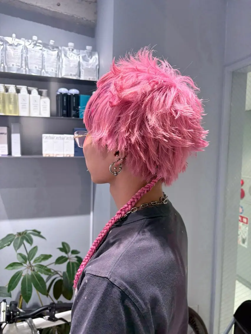 ショート カラー メンズ ピンクカラー カット ヘアカラー トリートメント 新宿ケアブリーチ 🦖NANAのヘアスタイル