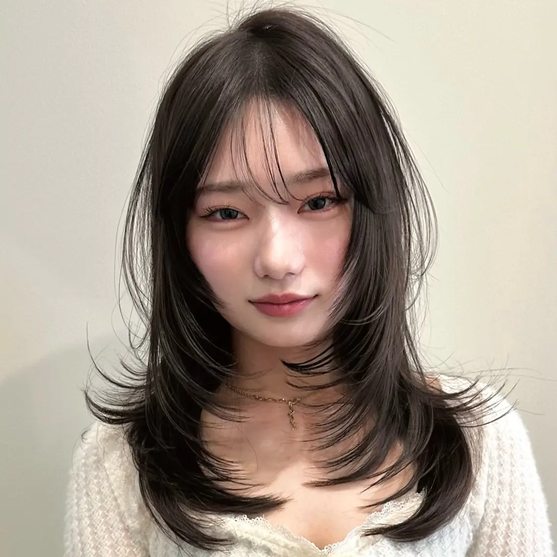 ミディアム カット ヘアカラー トリートメント 🌹ハッシュカット、 レイヤー韓国ヘア🌹のヘアスタイル