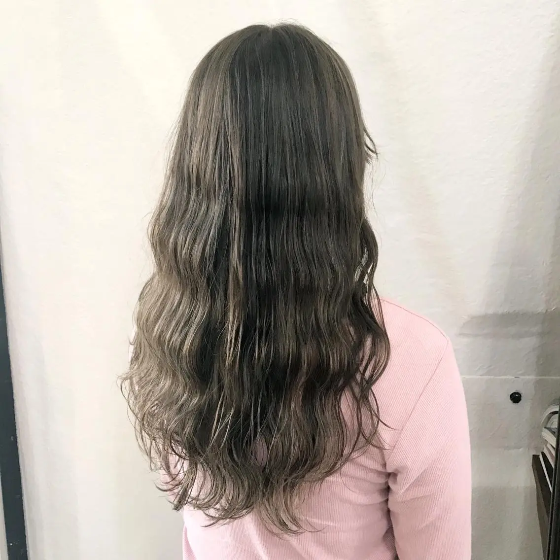カラー アッシュ アッシュグレー アッシュグレージュ ブリーチ グレージュ K-POP好き美容師 🇰🇷Kai.Yのヘアスタイル