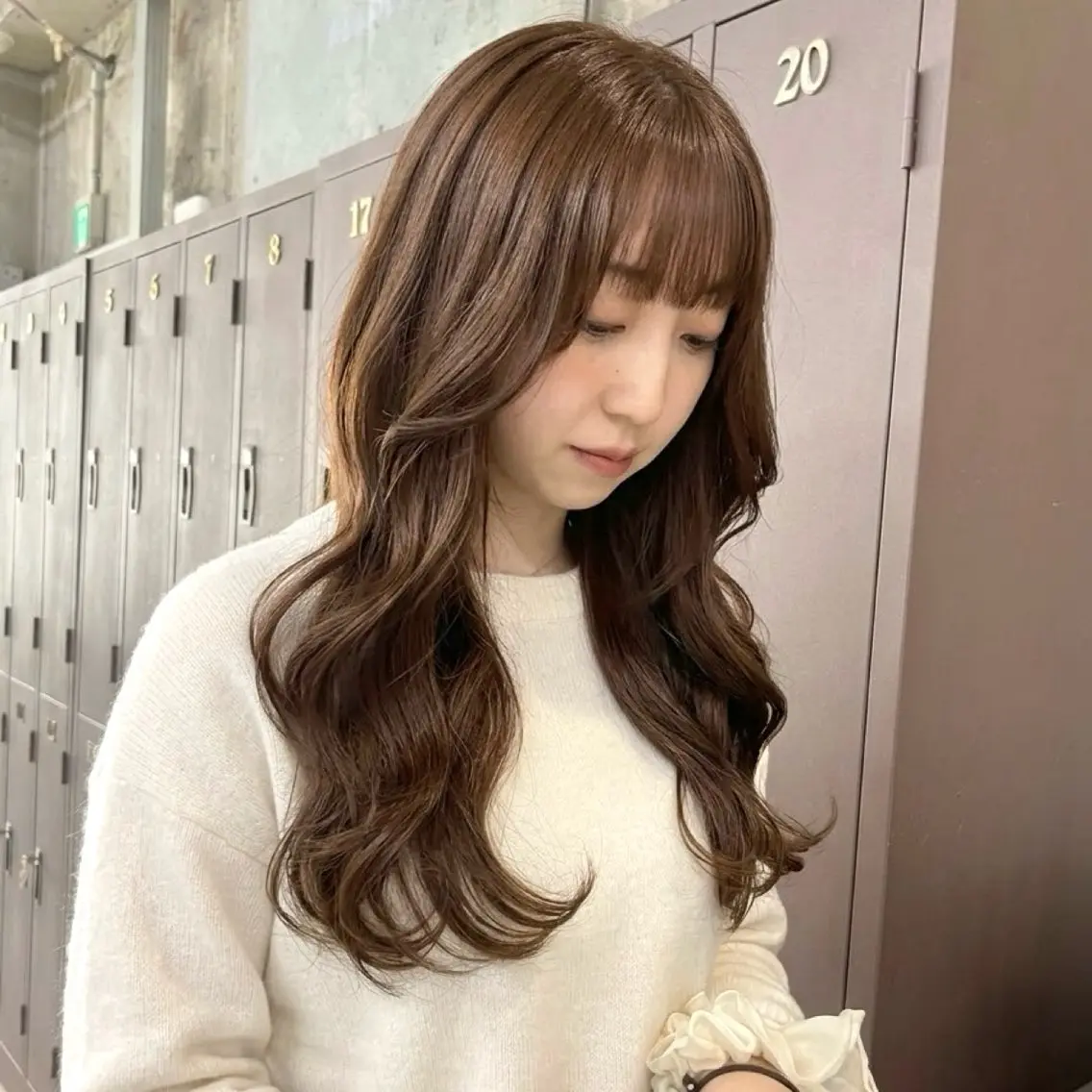 ロング カラー ベージュカラー ブラウンカラー 透明感カラー ロング カット ヘアカラー 伊藤ほのか/柔らかパ ーマ/ダブルカラーのヘアスタイル