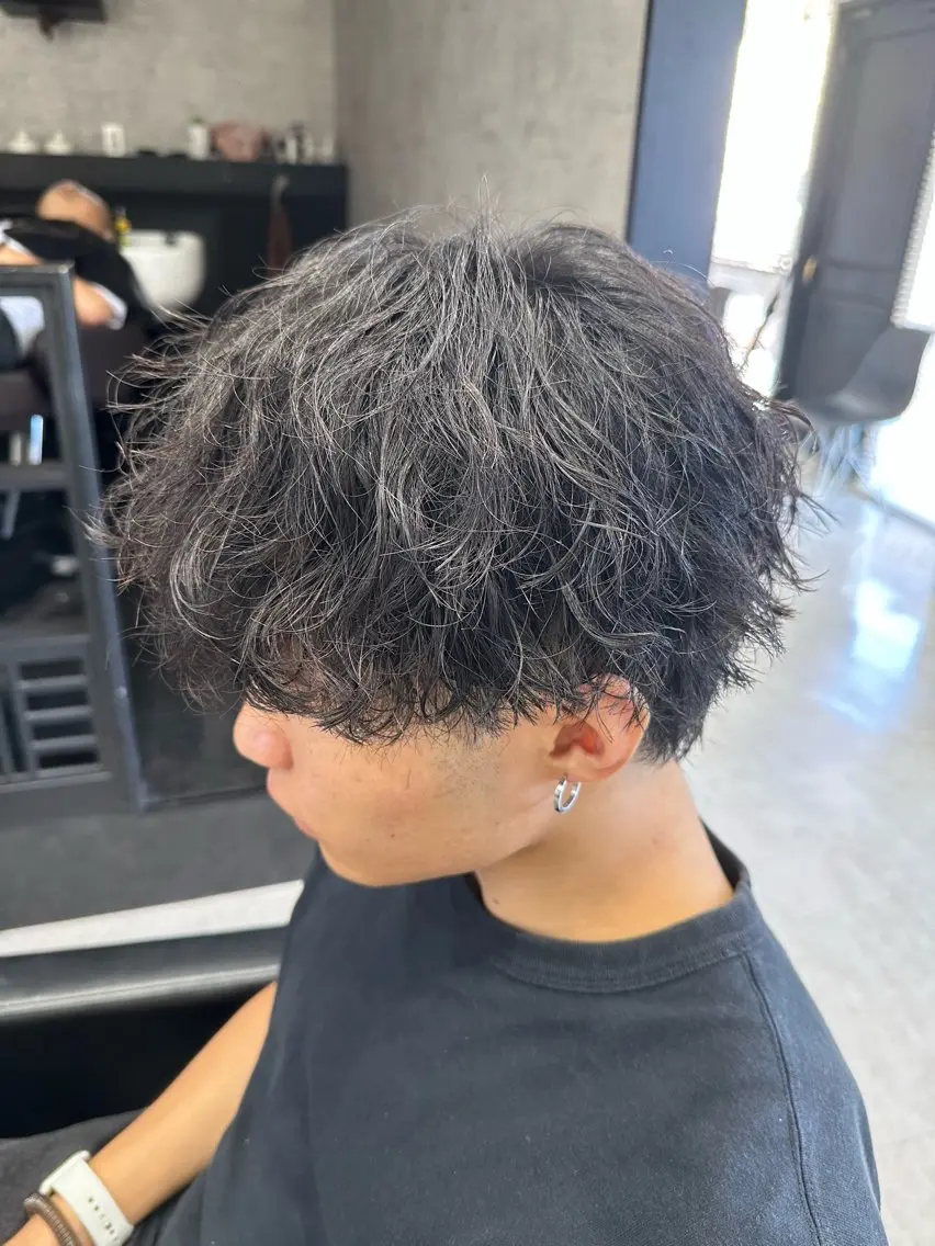 ショート パーマ メンズ メンズパーマ 波巻きパーマ カット パーマ ユウ🪄 パーマ指名No1のヘアスタイル