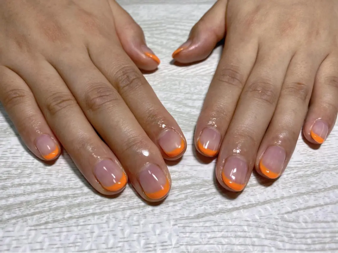 ネイル クリアネイル フレンチネイル オレンジ ハンドネイル Ulu Nail 🌱MOMOKAのネイルデザイン