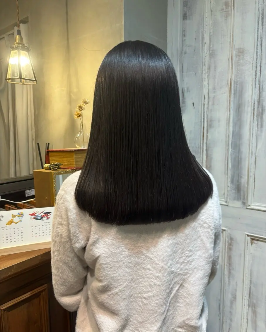 セミロング カット saya 🌟 レイヤー/ツヤ髪のヘアスタイル