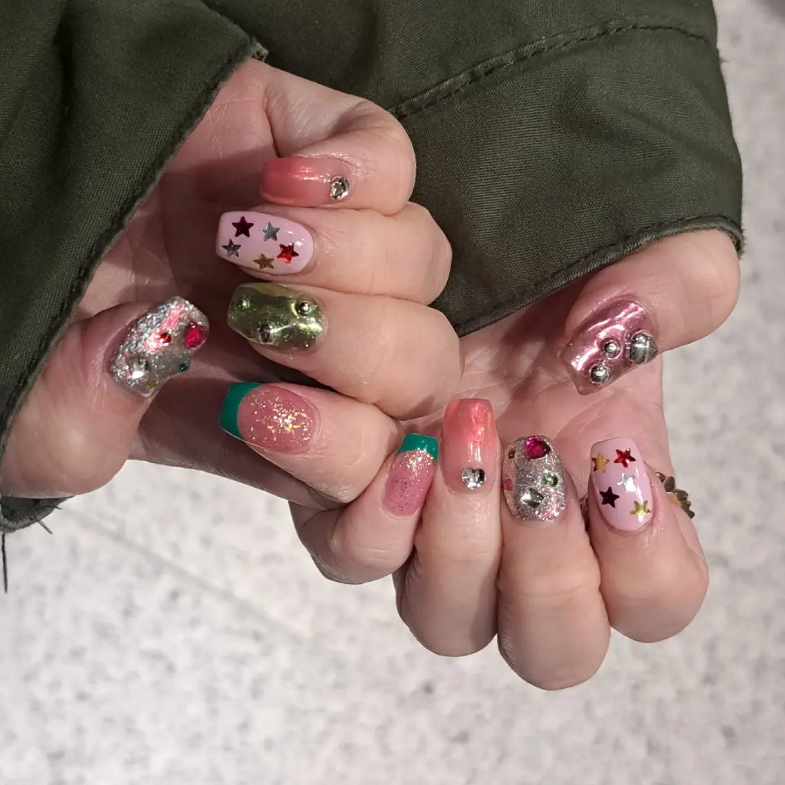 ネイル アートネイル ジェルネイル キラキラネイル ミラーネイル 持ち込み ハンドネイル Nail mood デザイン持ち込みokのネイルデザイン