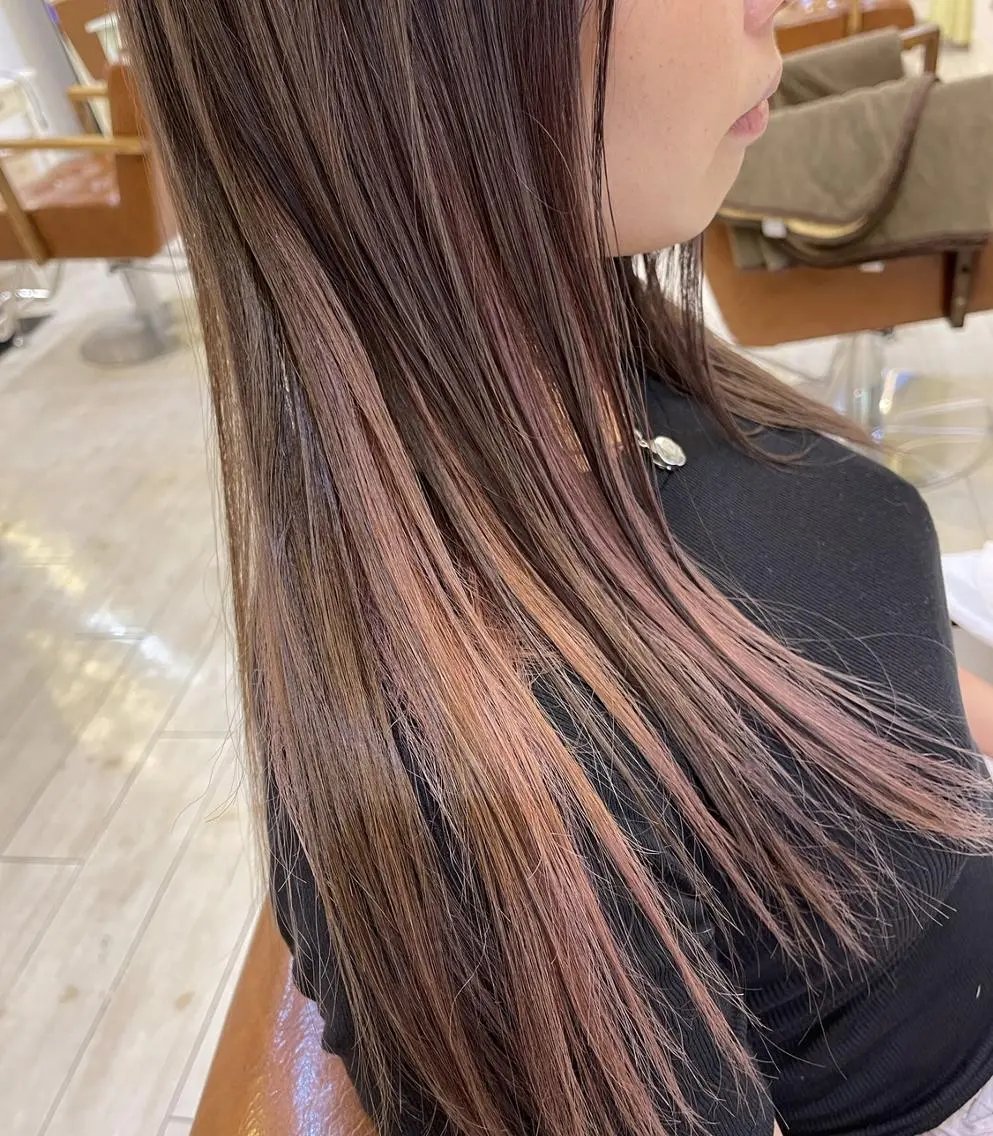 インナーカラー（インナーブリーチの後にオンカラーのダブルカラーです）(施術時間 4時間​〜​)の写真