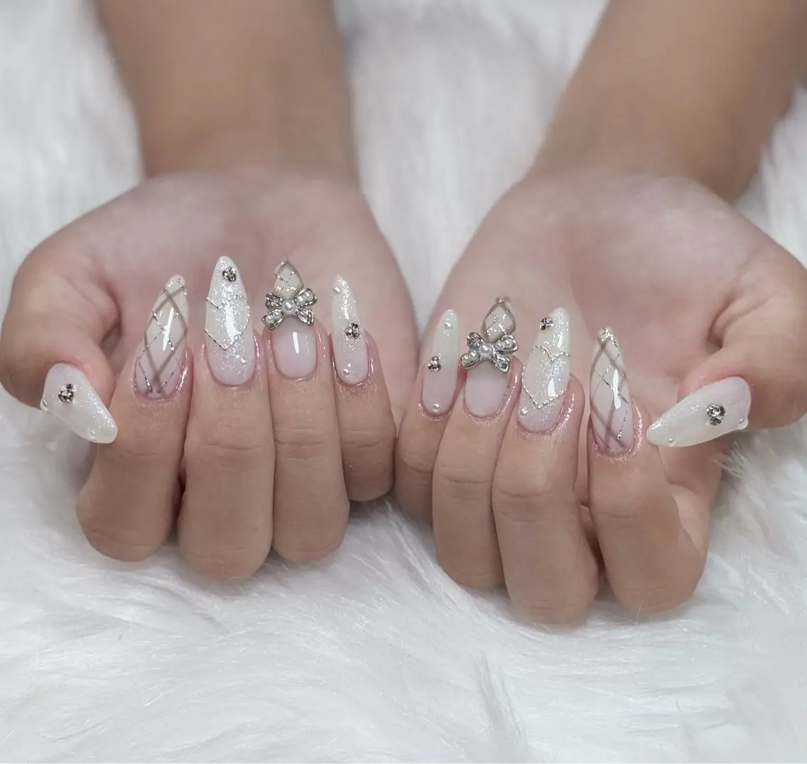 ネイル オーロラネイル チークネイル フットネイル フレンチネイル ジェルネイル ハンドネイル Nichi Nailsのネイルデザイン