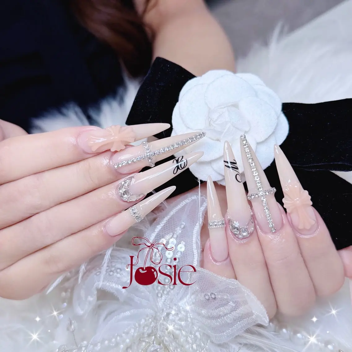 ネイル 長さ出し キラキラネイル 韓国ネイル ロングネイル ワンホンネイル ハンドネイル Josie nail salonのネイルデザイン