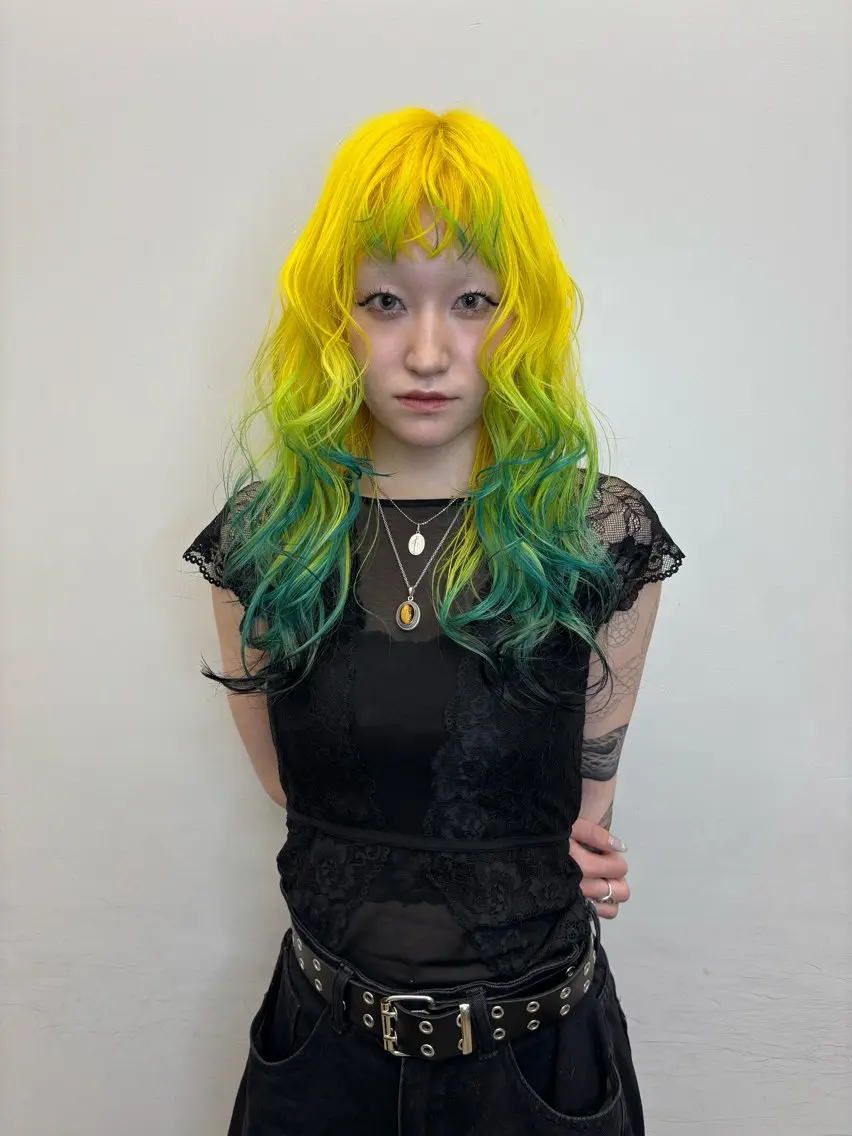 ロング カラー デザインカラー グラデーションカラー イエローカラー ヘアカラー ハイトーンカラー/ デザインカラー/瑛樹のヘアスタイル