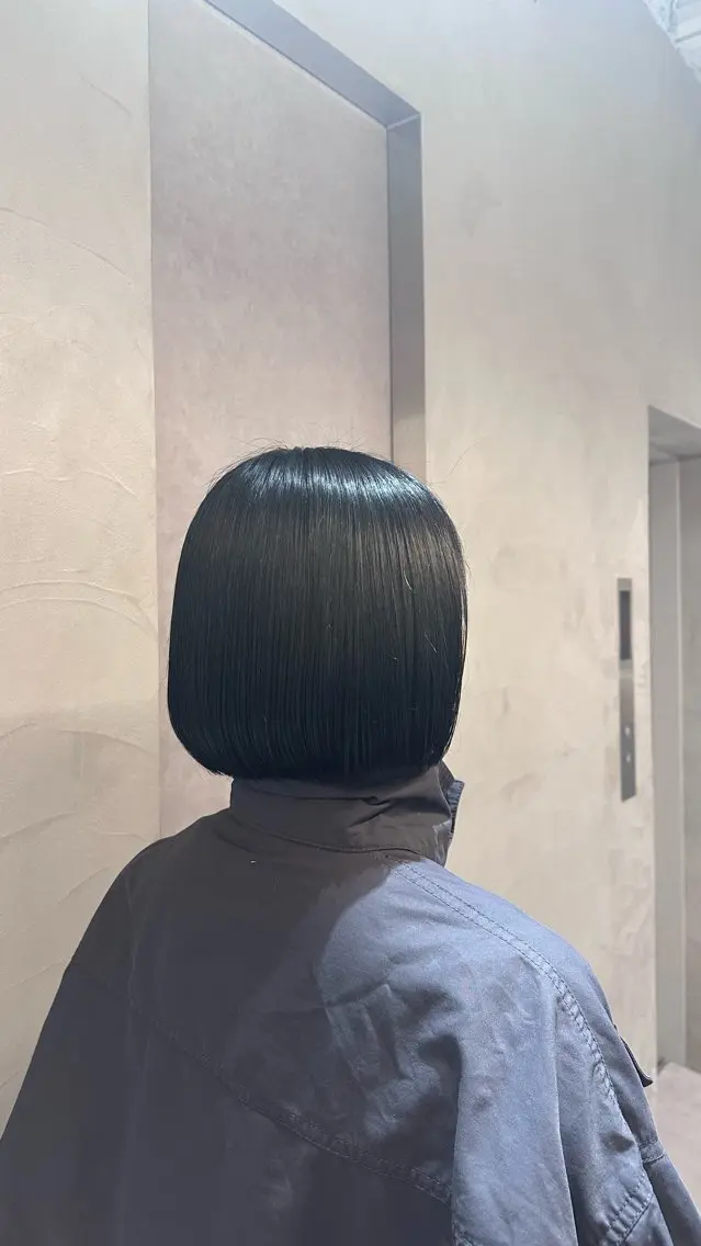カラー 黒髪 ブルーカラー ブルーブラック ヘアカラー 平山 結実のヘアスタイル