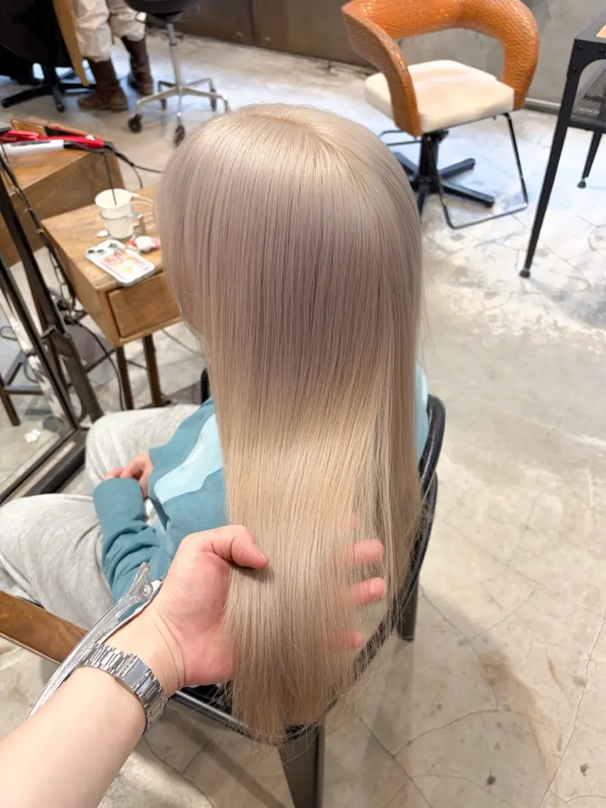 ロング カラー ベージュカラー ブロンド ハイトーンカラー ハイトーンベージュ ミルクティーベージュ ヘアカラー トリートメント ヘアセット 似合わせベージュ 🍯ayumi🍯のヘアスタイル