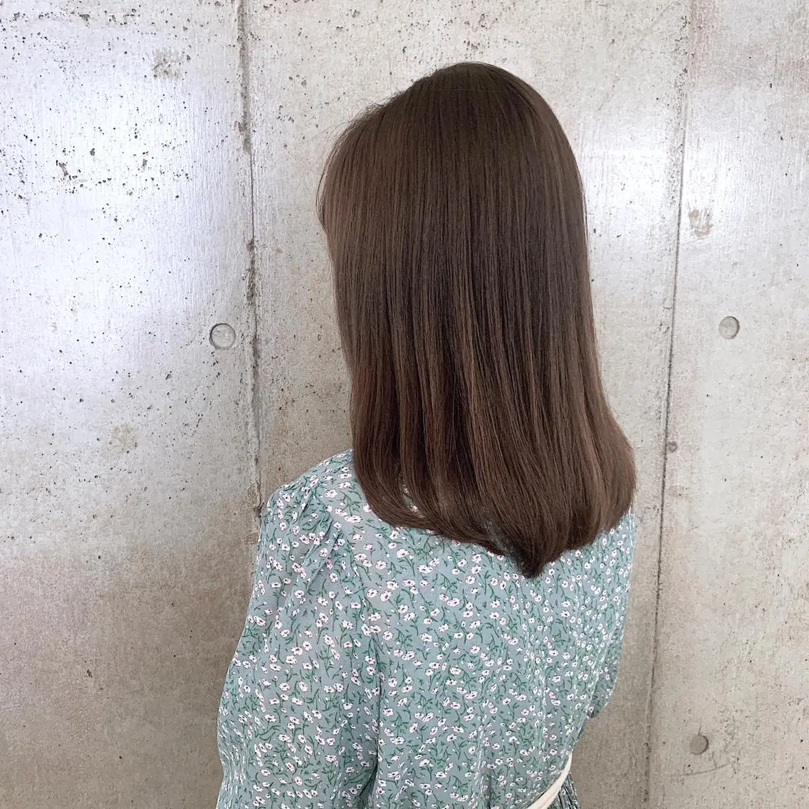 ミディアム カラー ブルーカラー ブルージュ 二宮 早智子のヘアスタイル