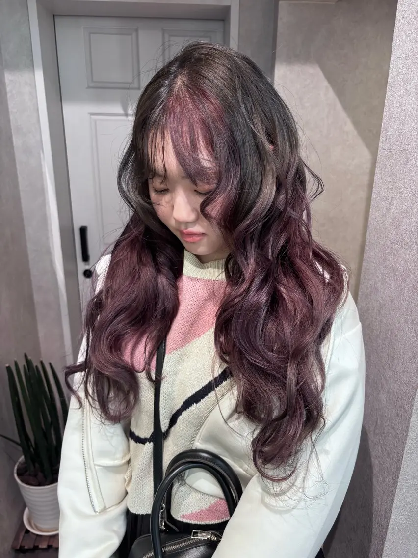 ロング カラー ヘアアレンジ 切りっぱなしボブ ブリーチ ダブルカラー イヤリングカラー グラデーションカラー ヘアカラー iona/ハイトーン /ネイルのネイルデザイン