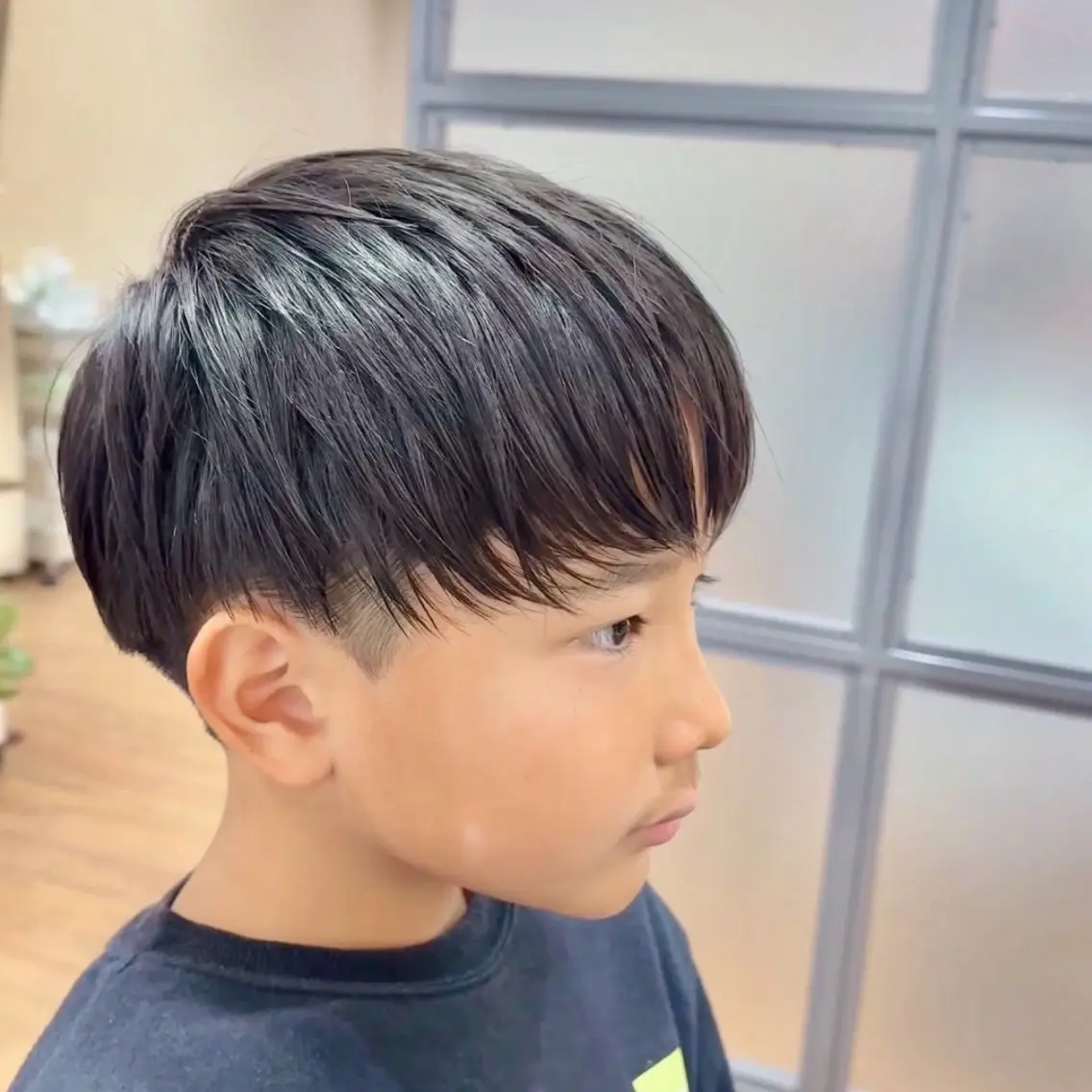 ミディアム メンズ ミディアムパーマ センターパート ダウンパーマ フェザーパーマ カルマパーマ カット ヘアカラー パーマ 【メンズ特化美容師】 SHIN / 鈴鹿のヘアスタイル