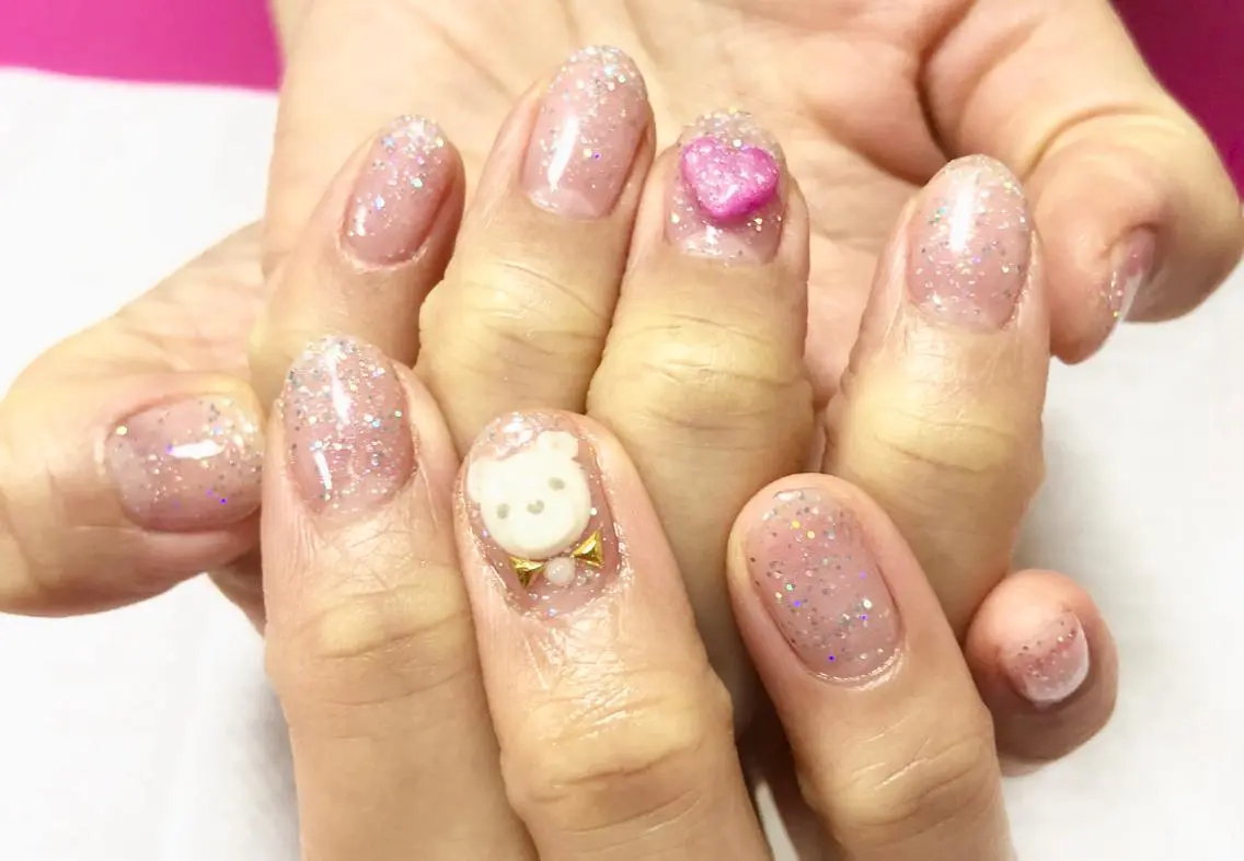 ネイル キラキラネイル ハンドネイル フットネイル Minami 🍓のネイルデザイン