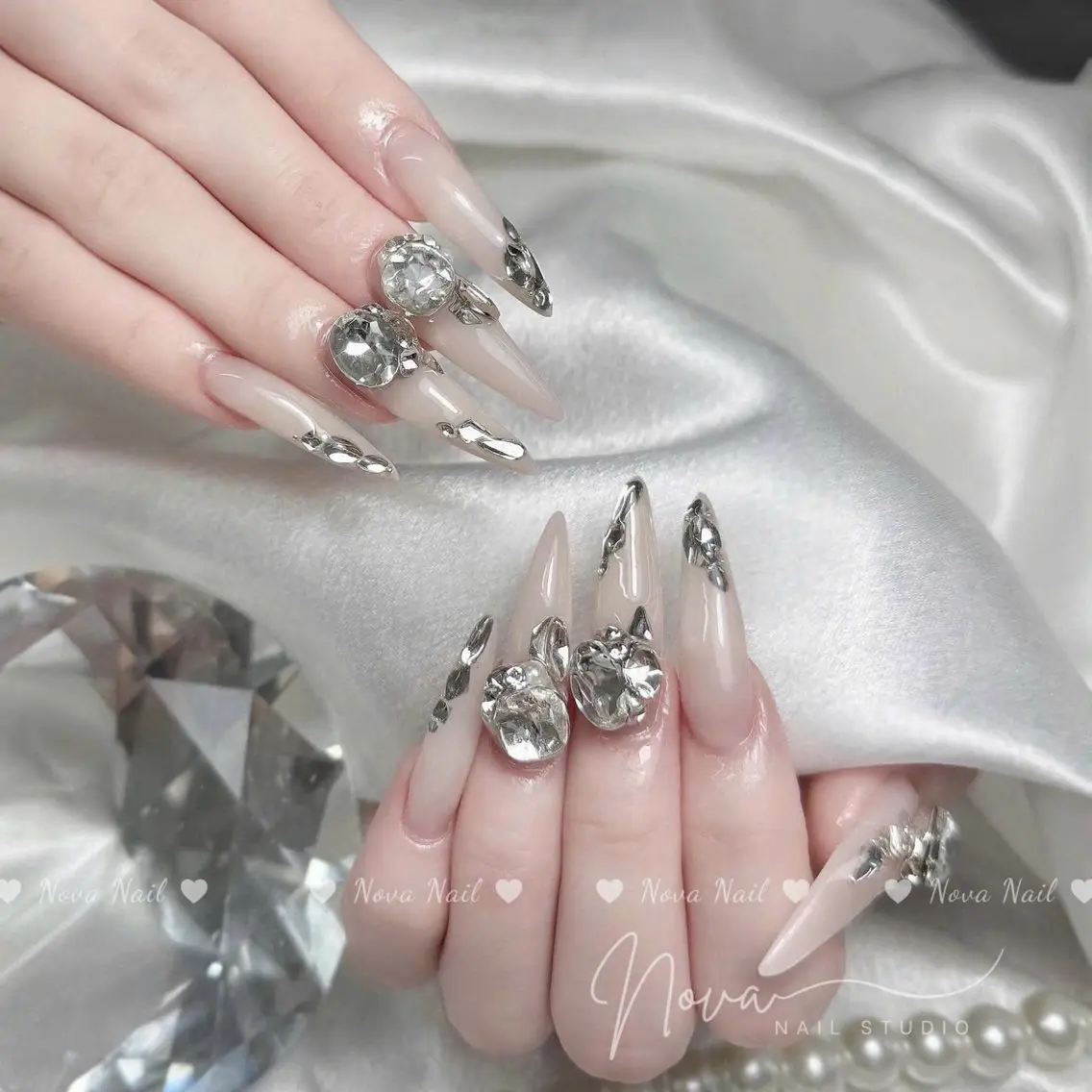 ネイル アートネイル ジェルネイル キラキラネイル 韓国ネイル ロングネイル ハンドネイル Nova Nailのネイルデザイン