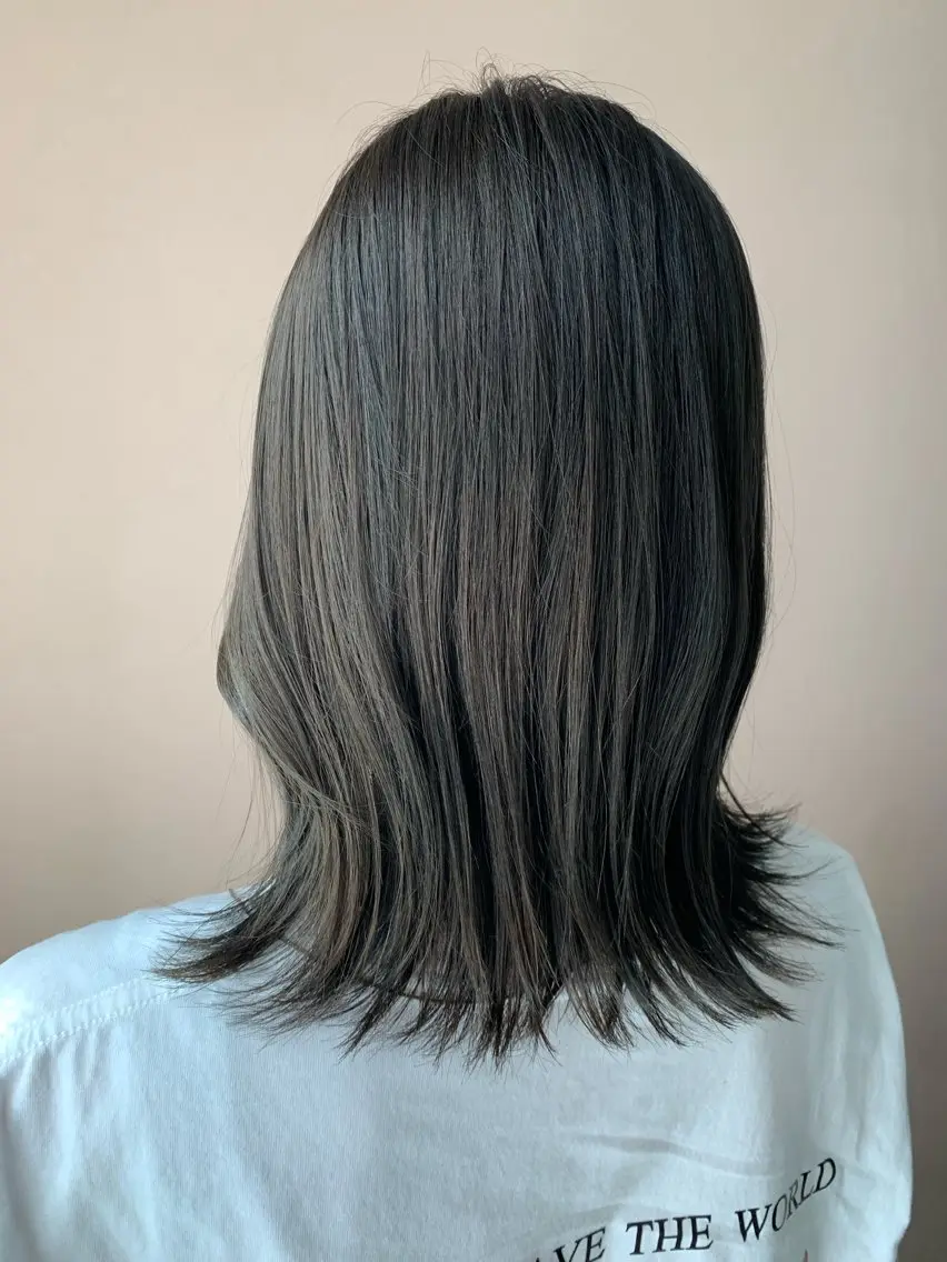 ミディアム カラー アッシュ アッシュグレー hubhair レイヤー/透明感のヘアスタイル