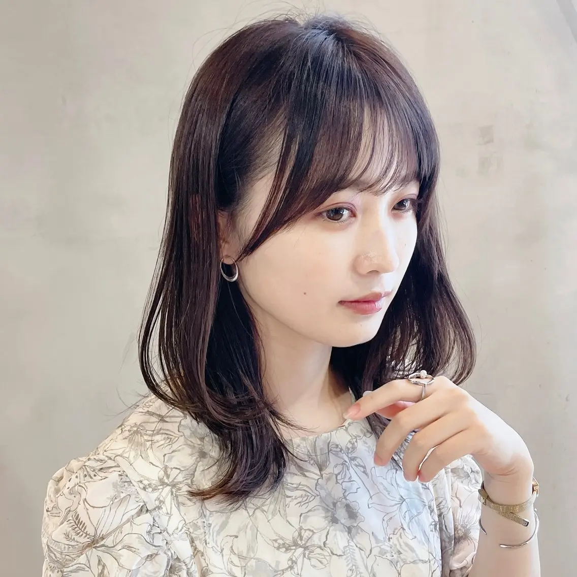 セミロング 山口 真季のヘアスタイル