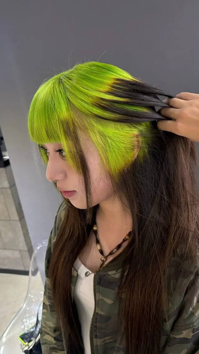 🩷[初回予約！！]【特殊デザインカラー】ブリーチ+カラー(2色以上)+カット✂️+トリートメントの写真