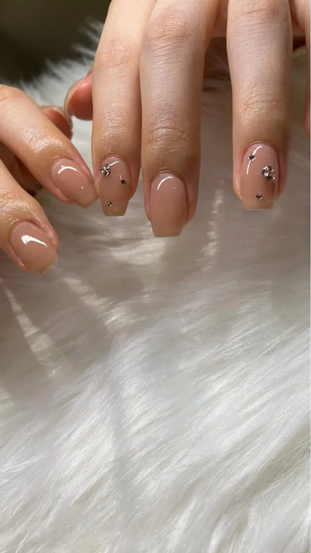 ネイル オフィスネイル シンプルネイル ストーンネイル ハンドネイル aneu. -アヌ- 💅🫧reinaのネイルデザイン